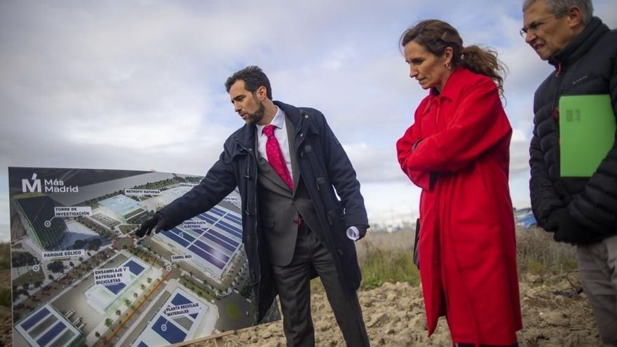 EuropaPress 4360553 portavoz mas madrid asamblea monica garcia junto diputado alberto oliver