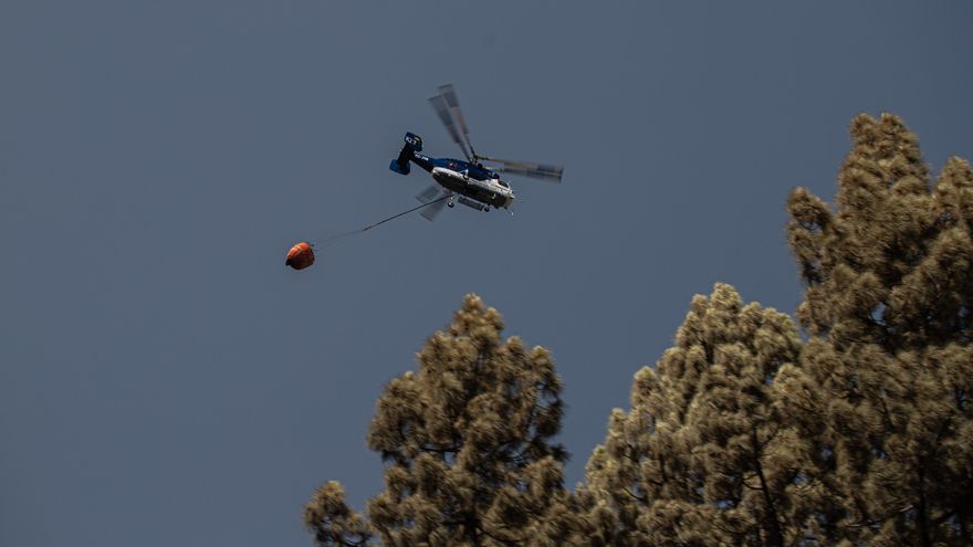 ¿Hidroaviones o helicópteros?: el incendio de Tenerife reaviva el eterno debate en verano
