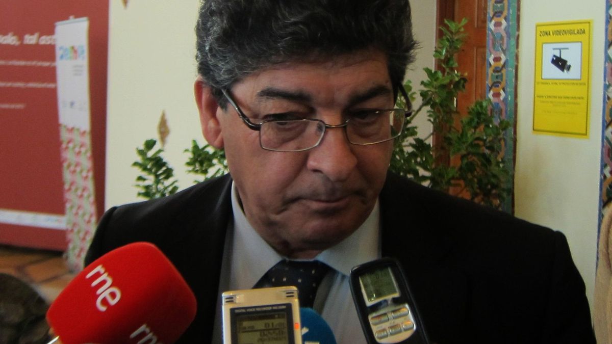 Valderas asegura que la candidatura de Moreno pone en evidencia "el dedo que unge" de Rajoy y la "influencia" de Arenas