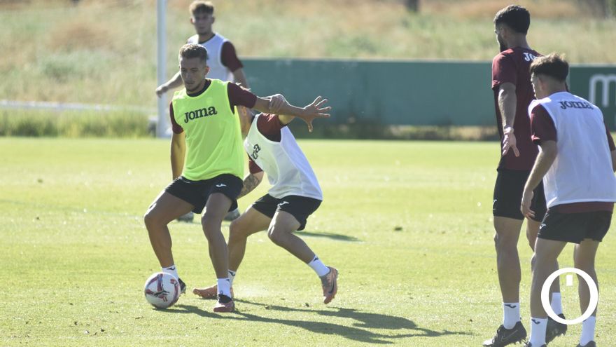 El Córdoba CF realiza un entrenamiento con el Betis Deportivo en El Arcángel