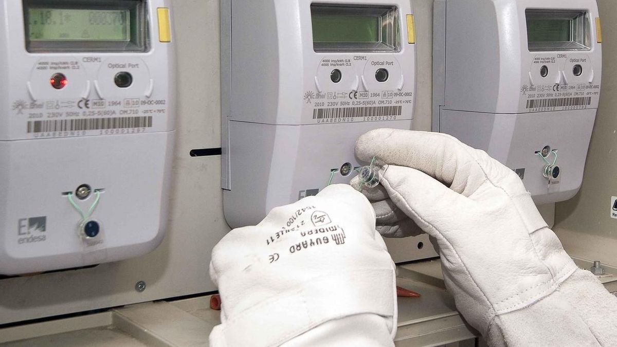 Junta ratifica una sanción de 400.000 euros a Endesa por introducir cláusulas abusivas en los contratos