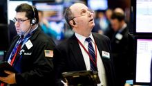 Wall Street se hunde con una bajada del 6,8 % del Dow Jones por el coronavirus y el petróleo