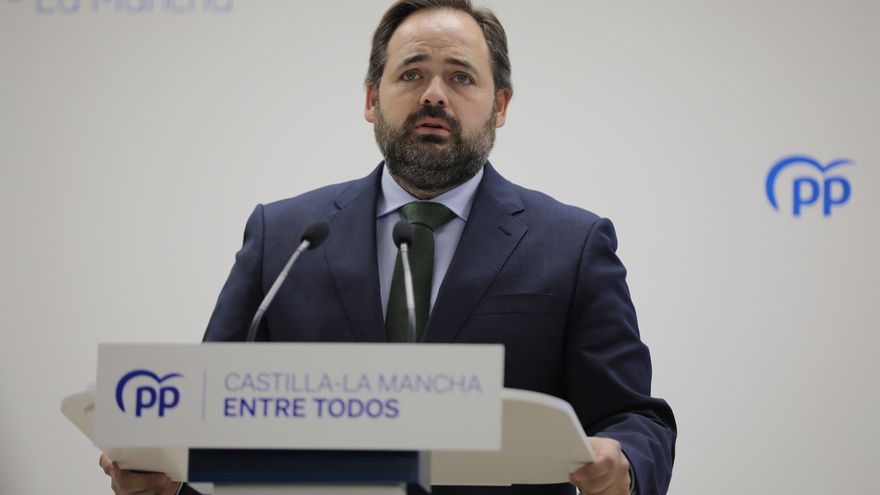 El líder del PP de Castilla-La Mancha dice que "no hay plazos" para decidir sobre el alcalde que vejó a Irene Montero