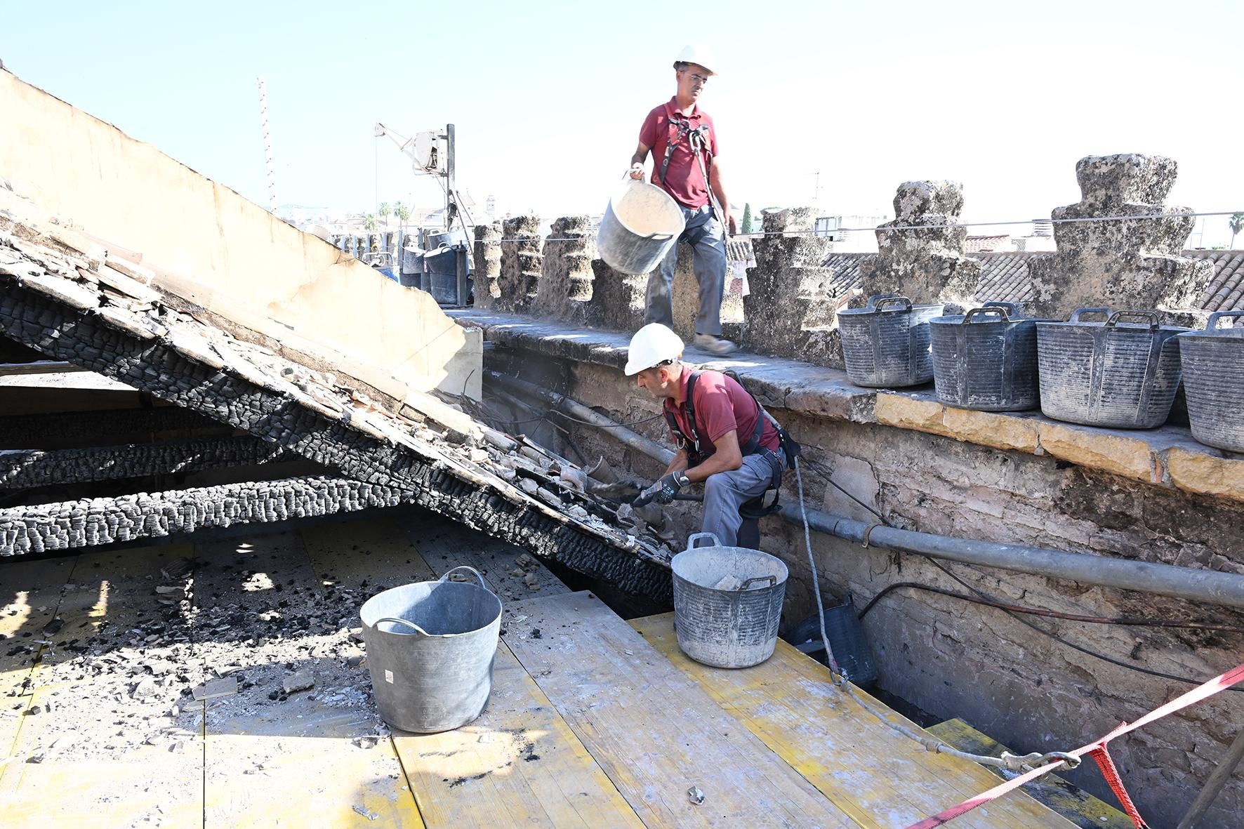 Así están siendo los trabajos en la zona incendida de la Mezquita Catedral de Córdoba
