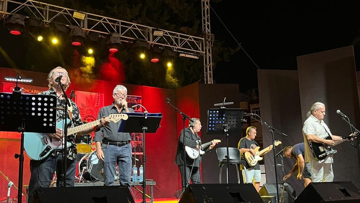 Águilas disfruta del Festival Benéfico “Música de los años 60 y 70”