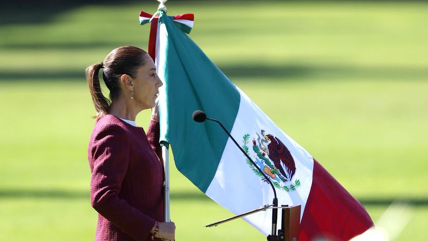 Sheinbaum reivindica la soberanía y a los migrantes de México en el Día de la Bandera