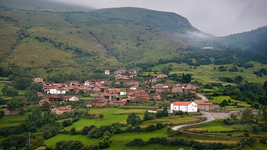 En este pueblo cántabro protegen uno de los patrimonios literarios más valiosos de España