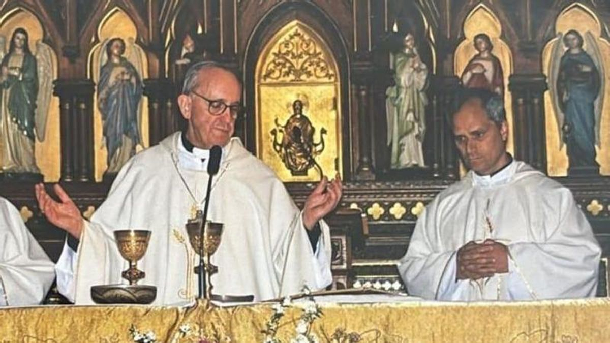 Más de 20 años antes de ser consagrado papa, León XIV visitó la Argentina y celebró misa con Bergoglio