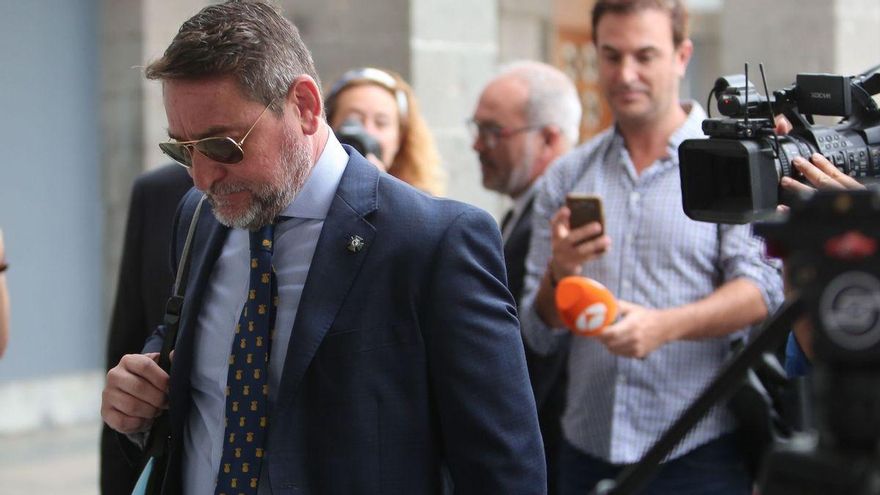 Los colegios de abogados de Canarias rechazan de plano el recurso del exjuez Alba y confirman su inhabilitación