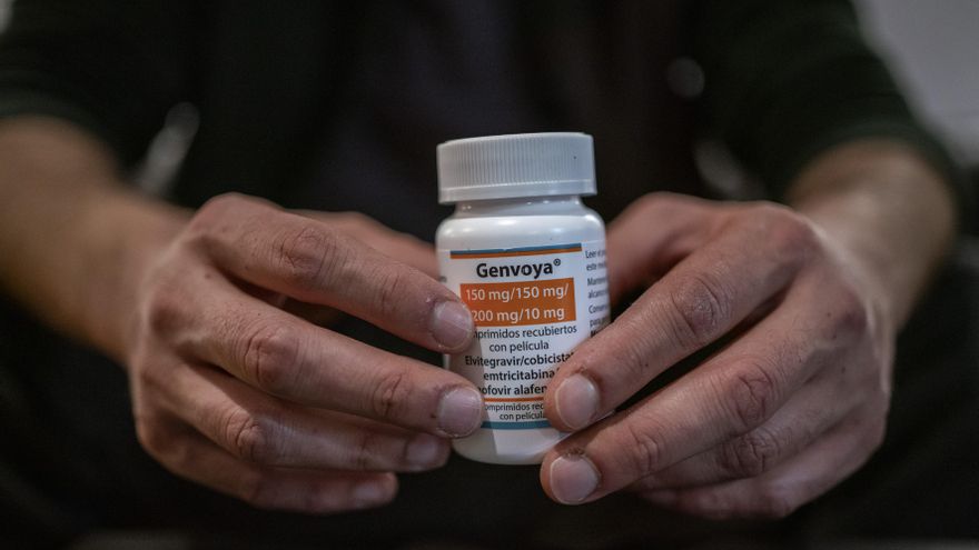 Viajar de Madrid al Líbano para recibir el tratamiento del VIH: "Te queda un bote y vas contando las pastillas"