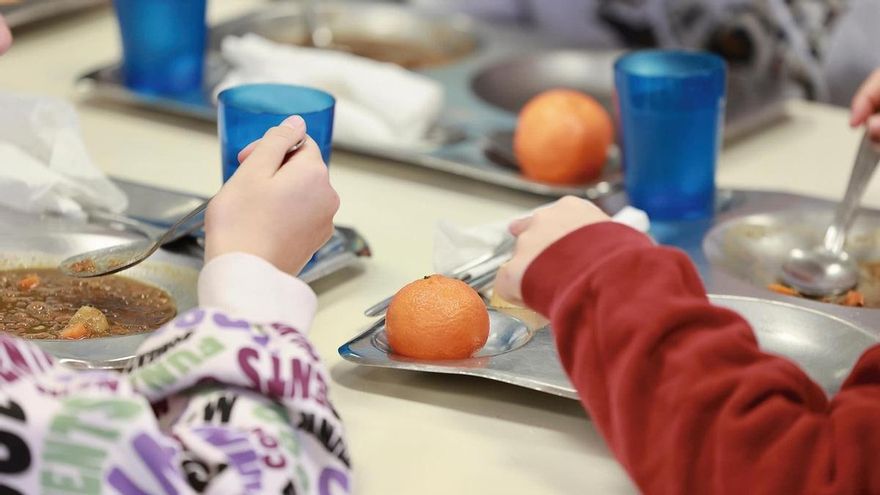 Consumo prohibirá bebidas azucaradas en los comedores escolares y solo se beberá agua