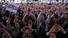 Varias manifestantes en la marcha del 8M de Madrid / Olmo Calvo