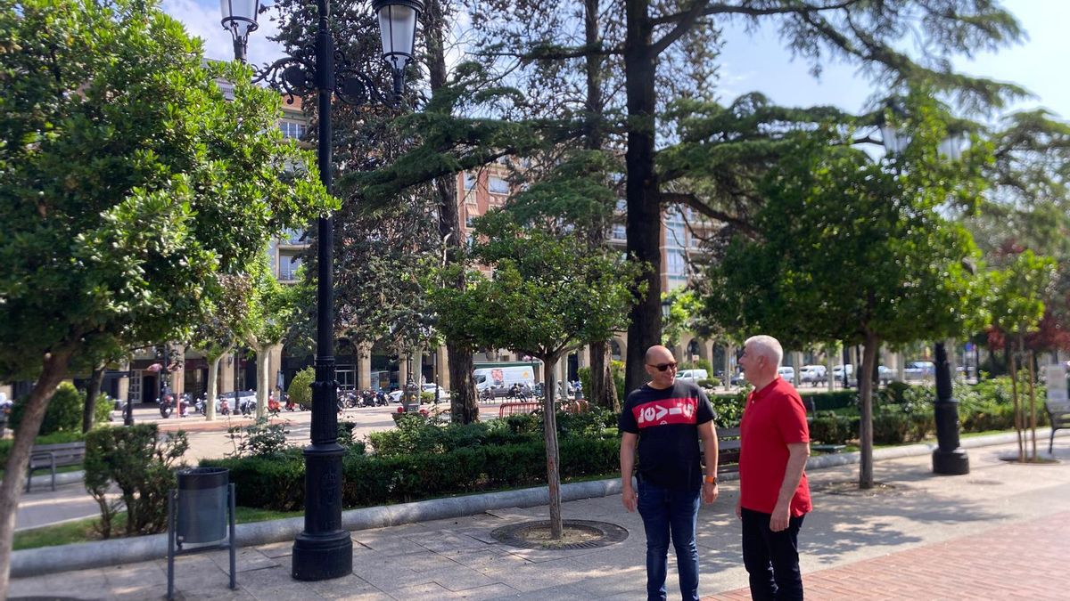 Julio César García explica el cambio a LED en las farolas del Espolón