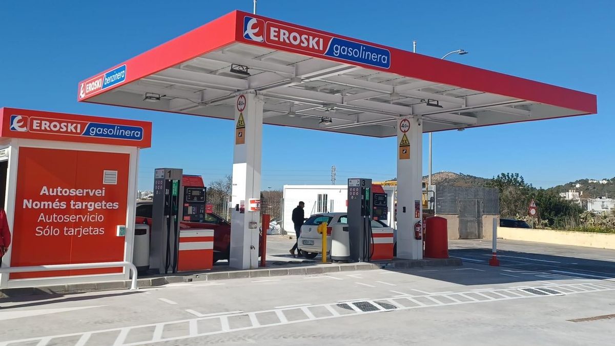 Eroski se desprende de sus 40 gasolineras y las vende a la compañía de estaciones de servicio 'low cost' Petroprix
