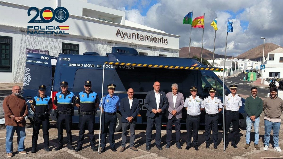La nueva Unidad Móvil de Documentación de la Policía Nacional llega a Lanzarote para optimizar la expedición de DNI
