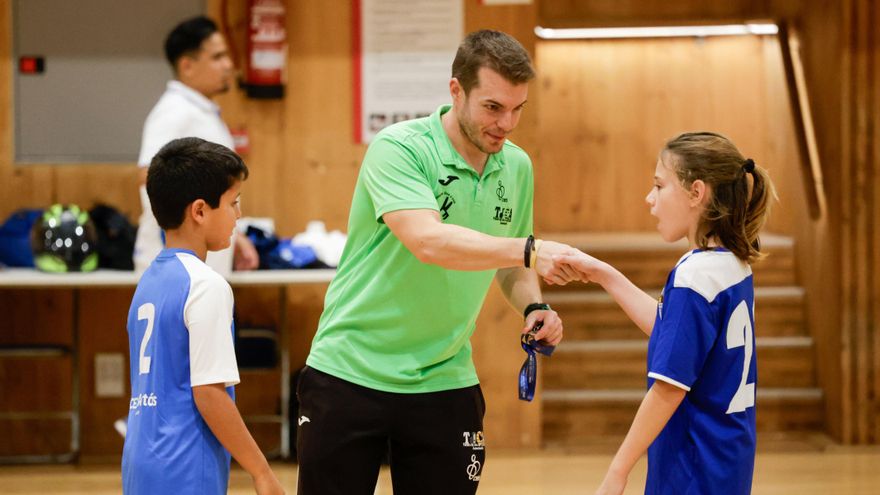 En esta liga infantil de fútbol los árbitros son 'tutores de juego': "Contribuye a un ambiente más respetuoso"