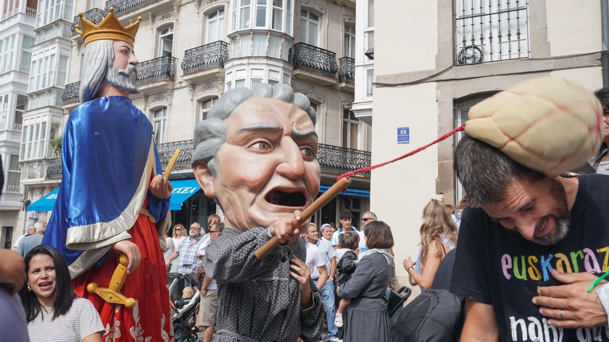 Un cabezudo, en las fiestas de Vitoria de 2024