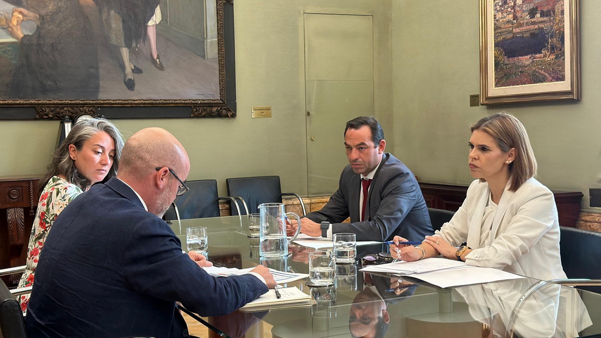 La presidenta de la Federación de Municipios de Madrid y alcaldesa de Alcalá de Henares, Judith ha mantenido esta mañana un encuentro con el delegado del Gobierno de España en Madrid, Francisco Martín.