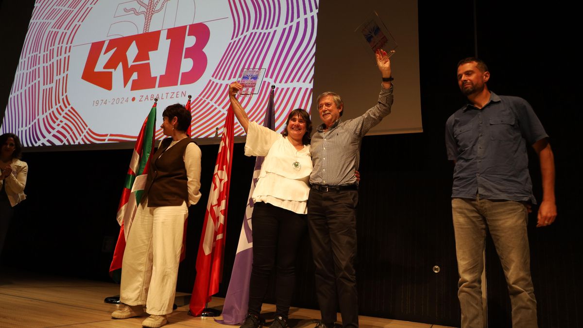 Ainhoa Etxaide y Rafa Díaz Usabiaga, entre Garbiñe Aranburu e Igor Arroyo.