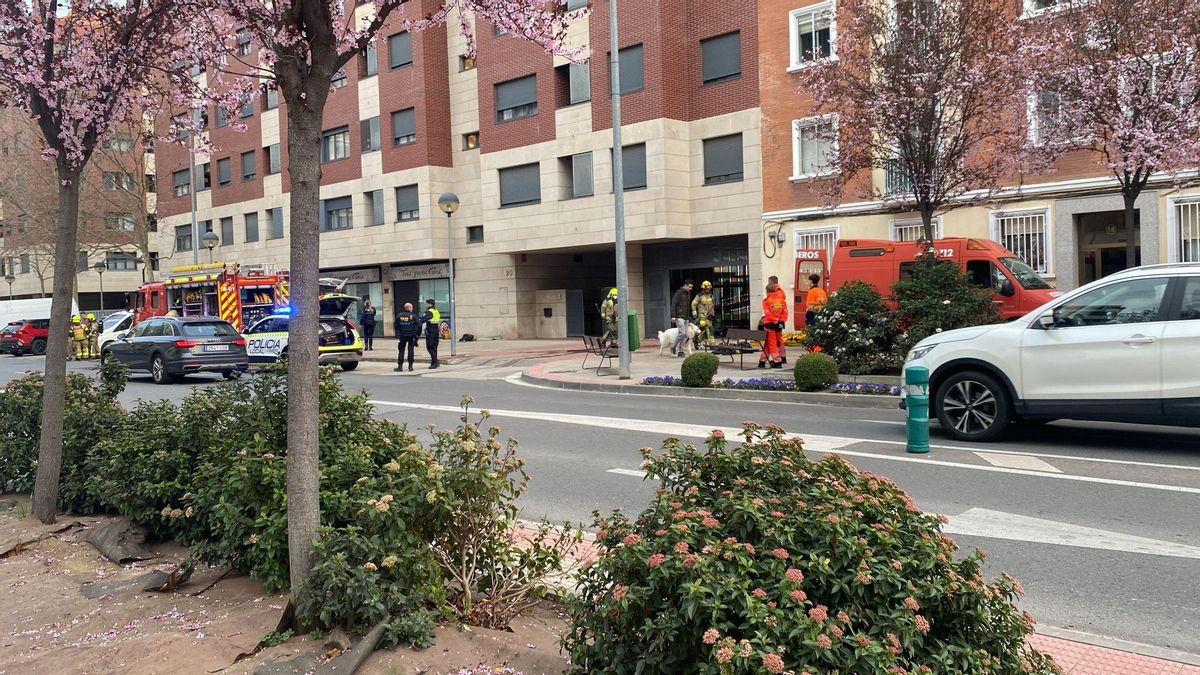 Susto en Logroño: se incendia un coche en un garaje en la calle Poeta Prudencio y un segundo resulta afectado