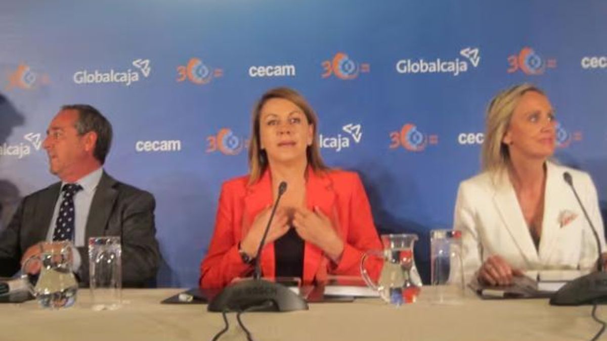 Ángel Nicolás junto a la entonces presidenta de Castilla-La Mancha, Dolores de Cospedal, en 2012, durante la presentación del libro 'Grandes empresarios de Castilla-La Mancha'