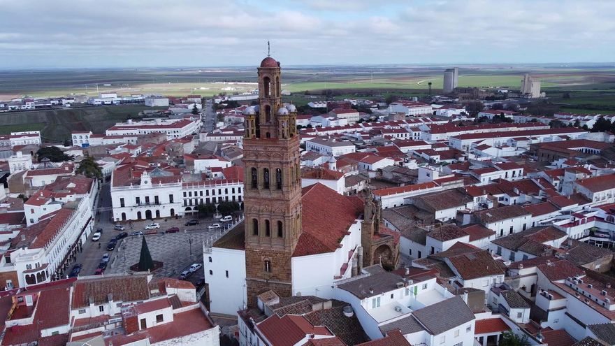 Este bonito pueblo de Extremadura está repleto de arquitectura renacentista y tiene una plaza mayor única