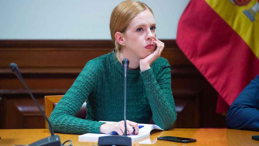 포데모스 조직의 비서인 릴리스 베르스트링(Lilith Verstring)이 정계를 떠났습니다.