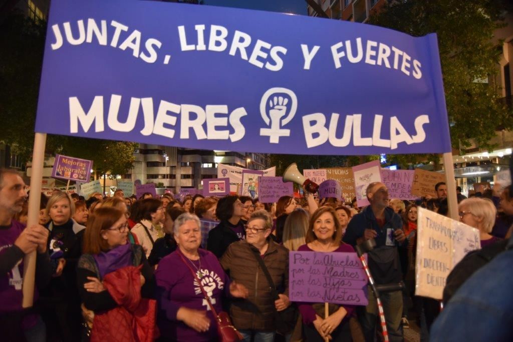 La manifestación de Murcia contó con la presencia de numerosos colectivos feministas procedentes de otros municipios de la Región
