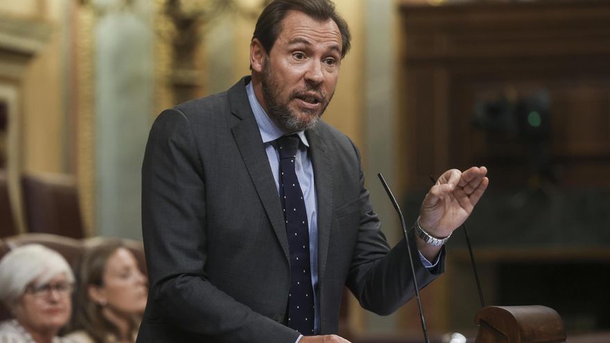 El diputado del PSOE Óscar Puente interviene en la primera sesión del debate de investidura de Feijóo.