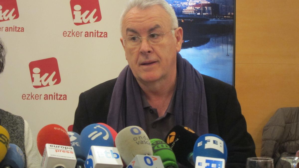 Cayo Lara acusa al Gobierno de "caminar" contra la Justicia en las investigaciones en torno a la infanta