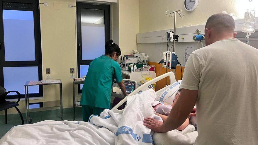 El Hospital de León inicia por fin el acompañamiento postquirúrgico en los partos con cesárea