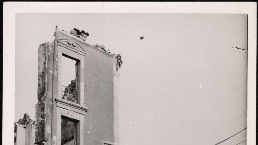 "Potes, la mártir. Edificios, totalmente destruidos". 5-9-37.