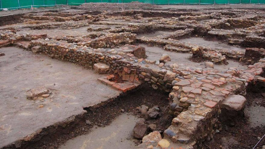 Excavaciones de 'Ad Legionem' en Puente Castro, ahora protegidas bajo tierra.