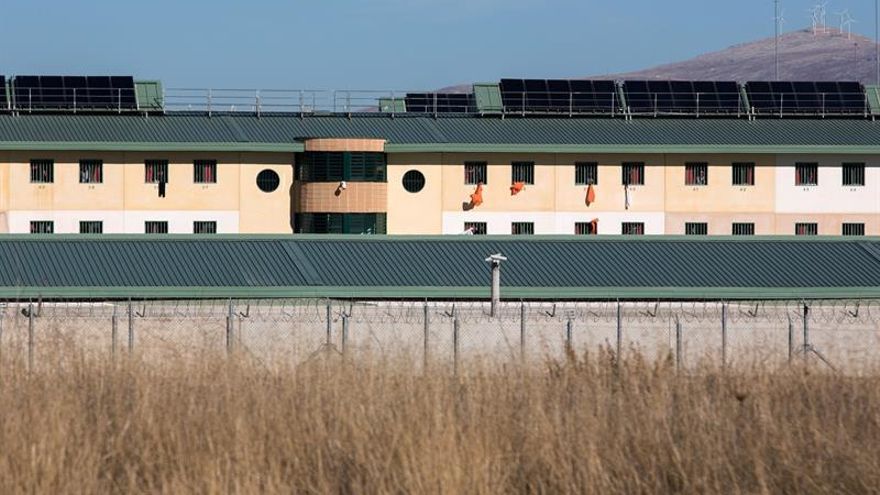 Podemos rechaza el traslado de inmigrantes a cárcel Archidona: "Es horrible"