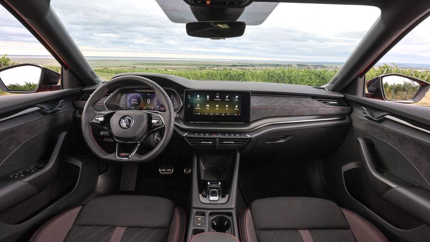 Habitáculo del Skoda Octavia RS iV.