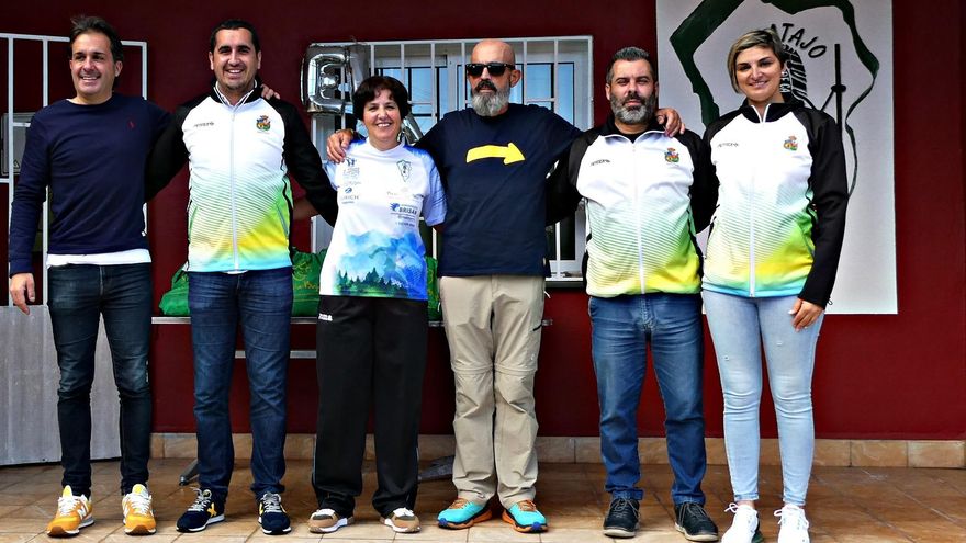 Presentación de los corredores del Club de Caminantes El Atajo.