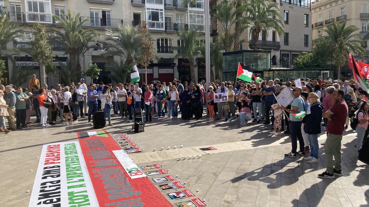 Protesta en la plaza de la Reina contra la masacre en Gaza.