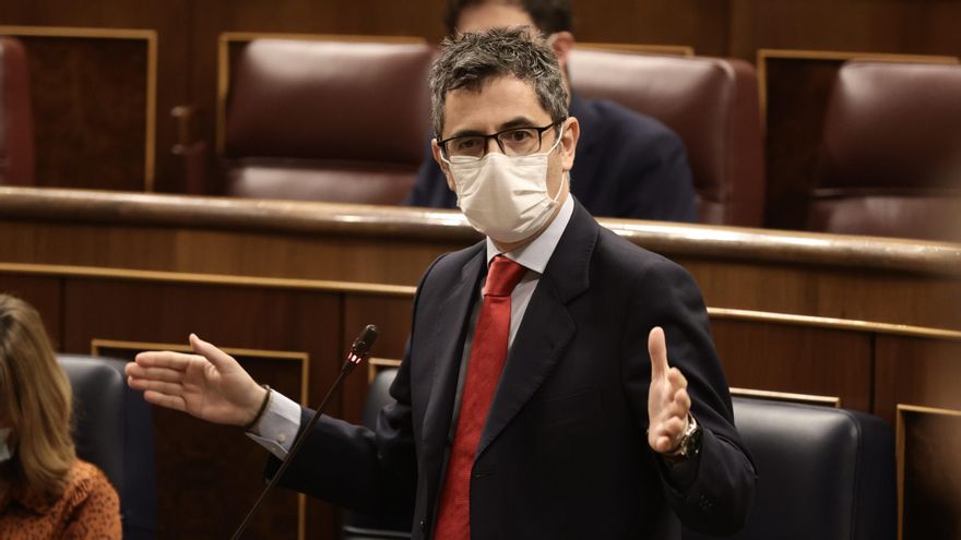 El ministro de la Presidencia, Relaciones con las Cortes y Memoria Democrática, Félix Bolaños, interviene en una sesión plenaria celebrada en el Congreso