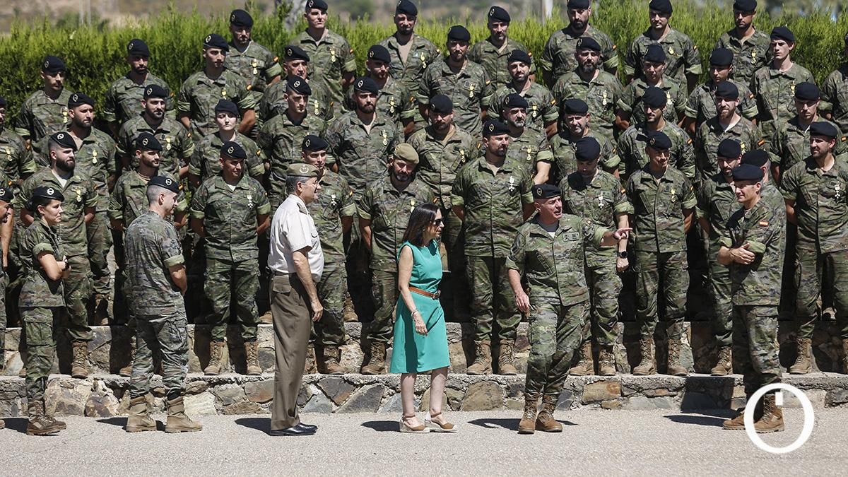 La ministra de Defensa, Margarita Robles, entrega las condecoraciones por la operación Libre Hidalgo y por las acciones realizadas en la DANA