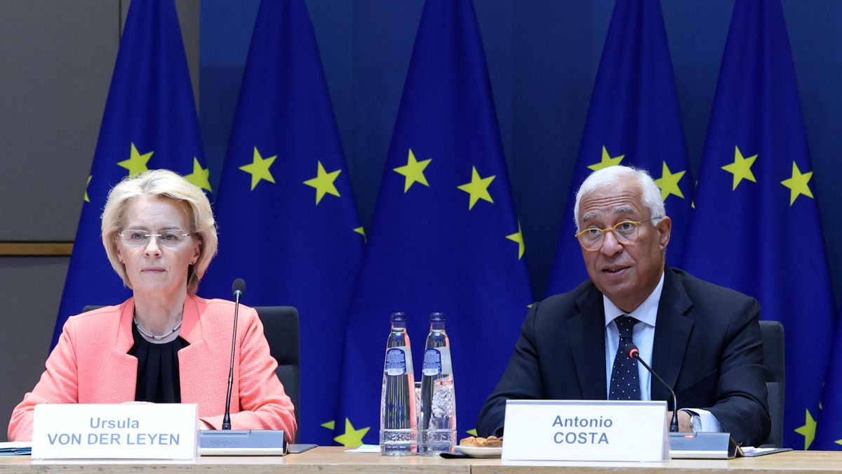 La presidenta de la Comisión Europea, Ursula von der Leyen, junto al presidente del Consejo Europeo, António Costa.
