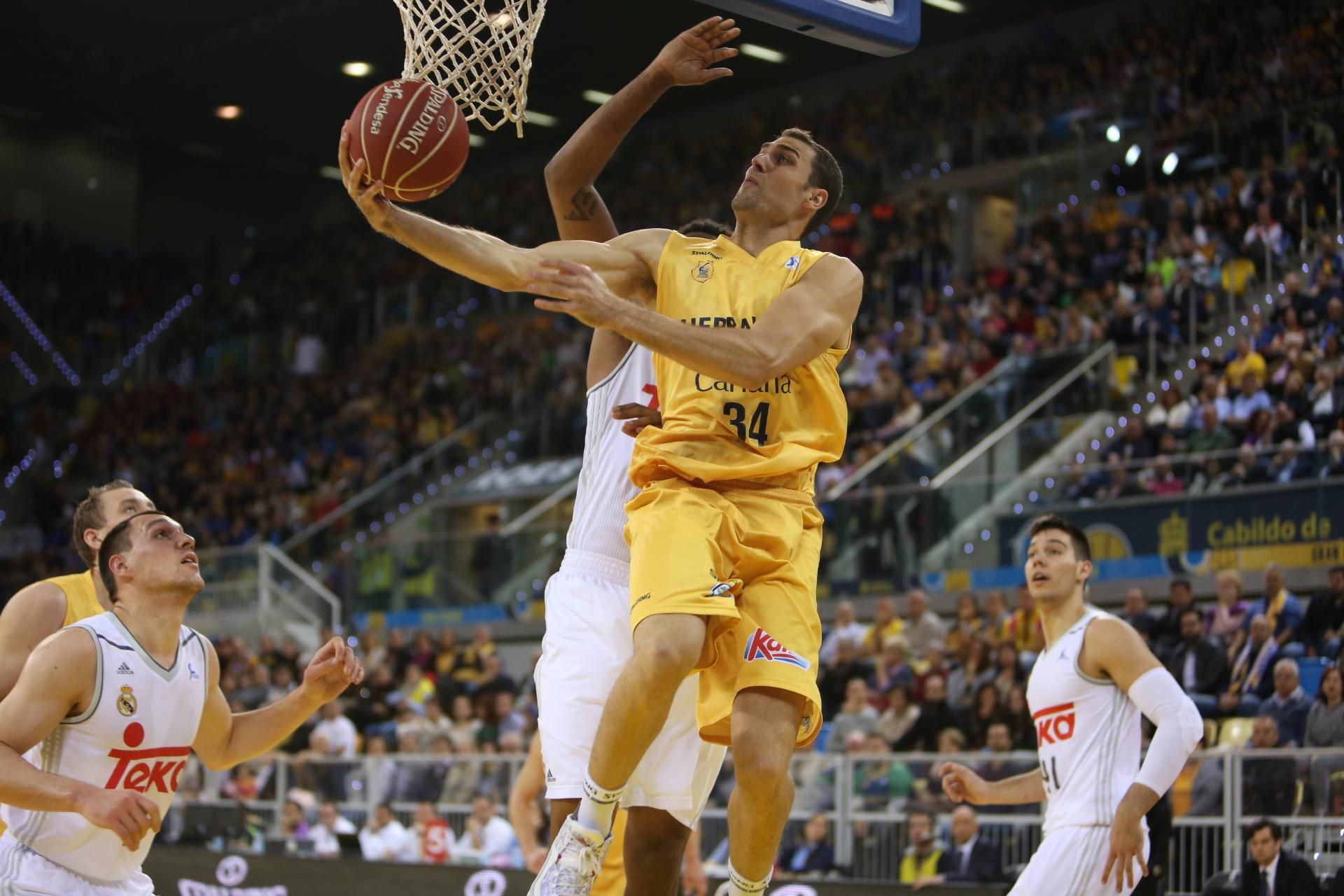Partido entre el Herbalife Gran Canaria y el Real Madrid. (Alejandro Ramos).