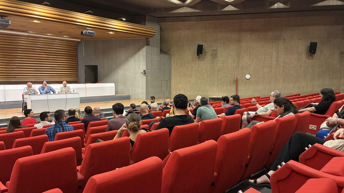 Asamblea con afectados por el Plan Vive