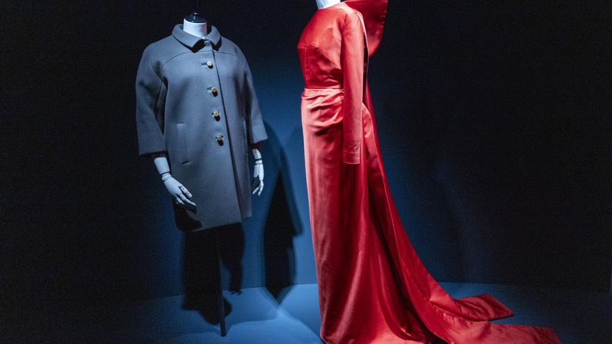 Pasado y presente de la casa Balenciaga en la muestra "Las sutilezas de un diálogo"