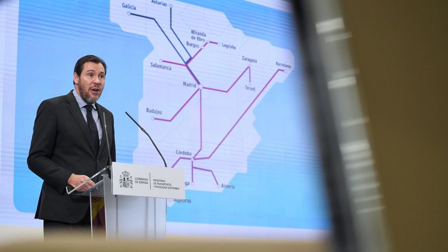 Puente pone en duda que Ouigo sea rentable en breve y anuncia un refuerzo en las rutas de Renfe en nueve regiones