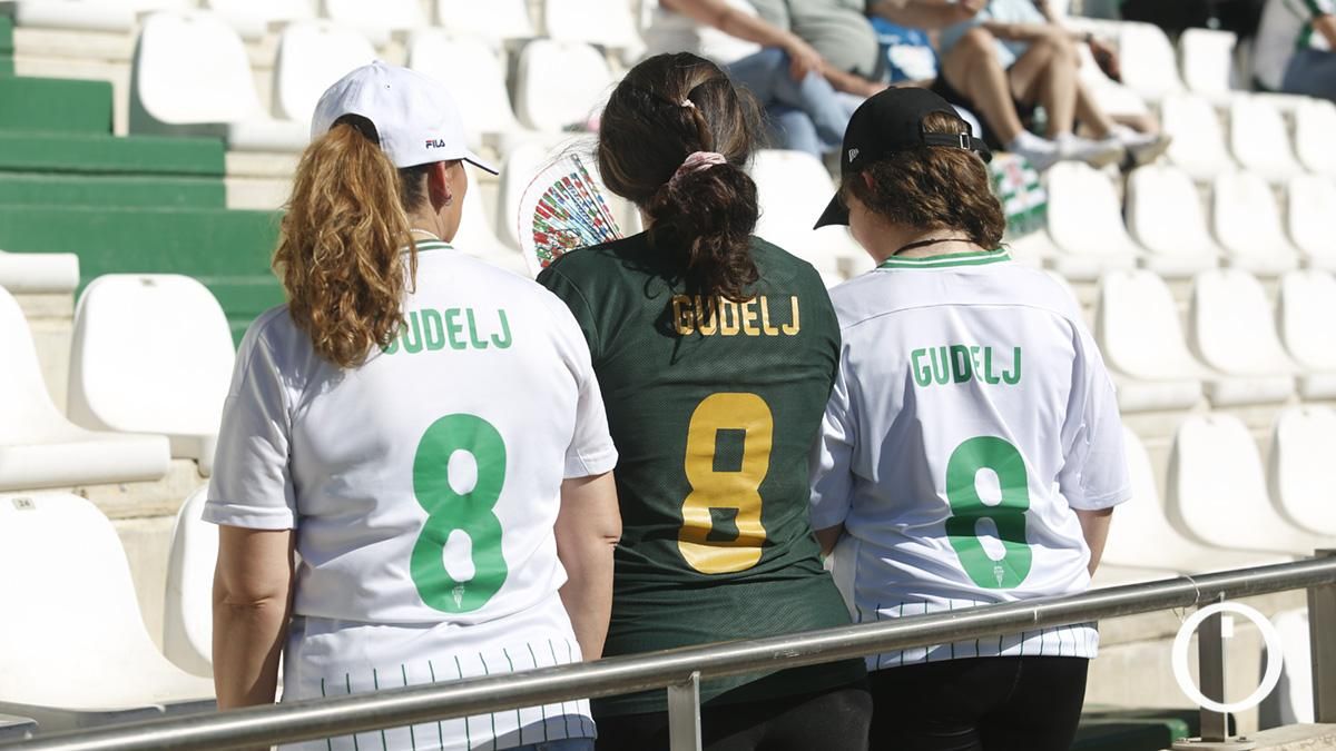 Grada Blanquiverde del partido entre el Córdoba CF y AD Alcorcón