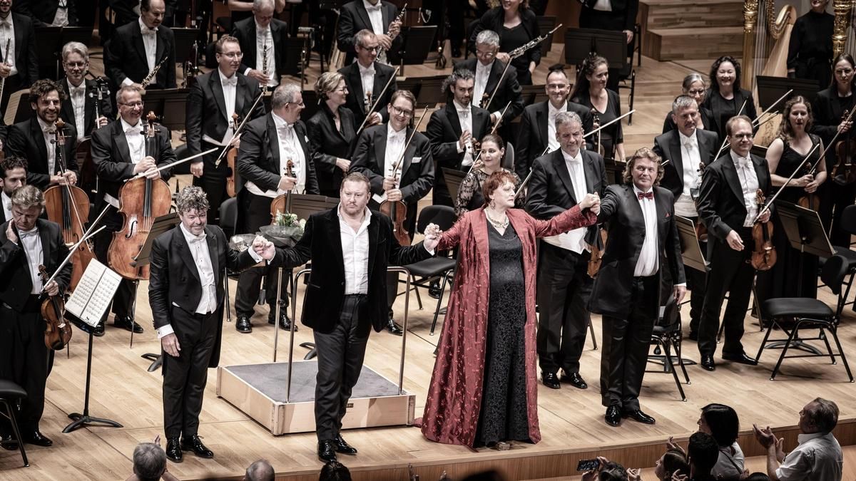 Heras-Casado, Brownlee, Foster y Vogt saludan al final del concierto.