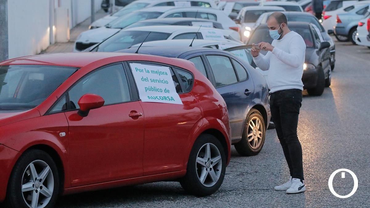 Caravana de coches de trabajadores de AUCORSA