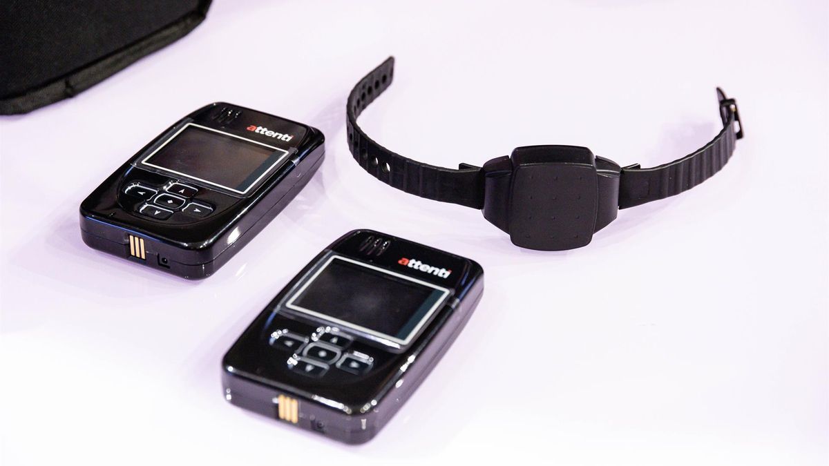 Un dispositivo para el control telemático de medidas y penas de alejamiento es mostrado en el Ministerio de Igualdad.