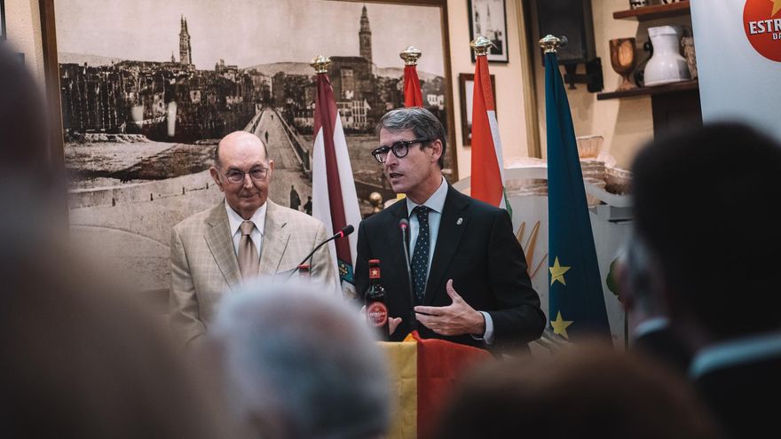 Capellán, una voz del PP contra la guerra: "Mientras hay gente poderosa que destruye escuelas, hay gente humilde que las construye"