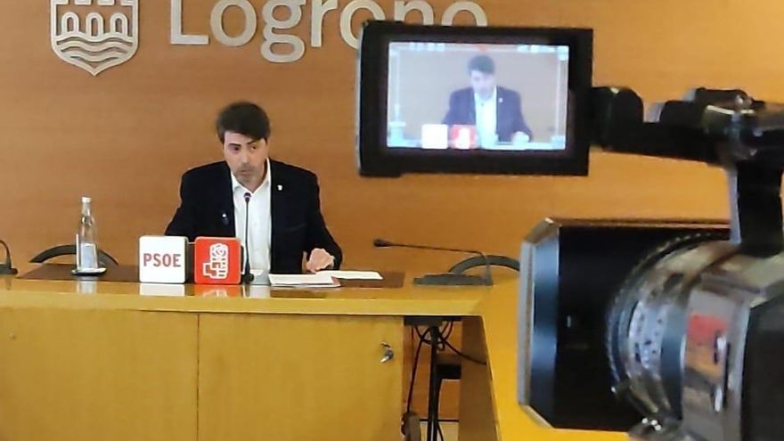 El PSOE de Logroño acusa a Loza "tránsfuga" y le da una semana para que entregue el acta